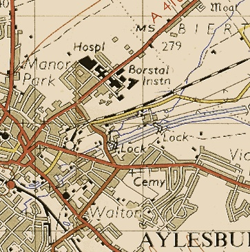 The High Street station was at the end of a straight branch line from Cheddington, and it can be seen here skirting Bierton to approach Aylesbury from the north east parallel to the canal. The Great Western Town Station to the south west was shared with the Metropolitan and Great Central Joint Committee. 