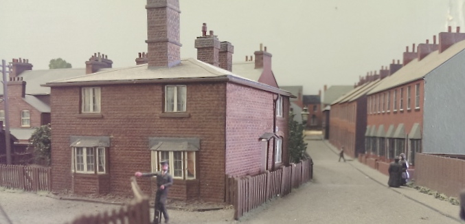 Superb forced perspective here. This is how it's done, even the chimney pots look right and the house back on the left is super real. It just goes to show what can be done with a bit of space allowance.