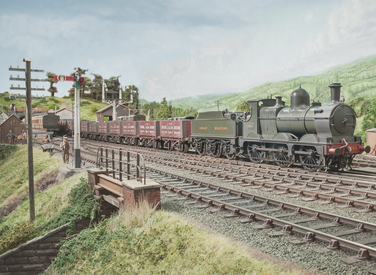 A super focus Bucks Hill image from Chris shows An 1884 built Dean Goods No 2354 on an up coal train.